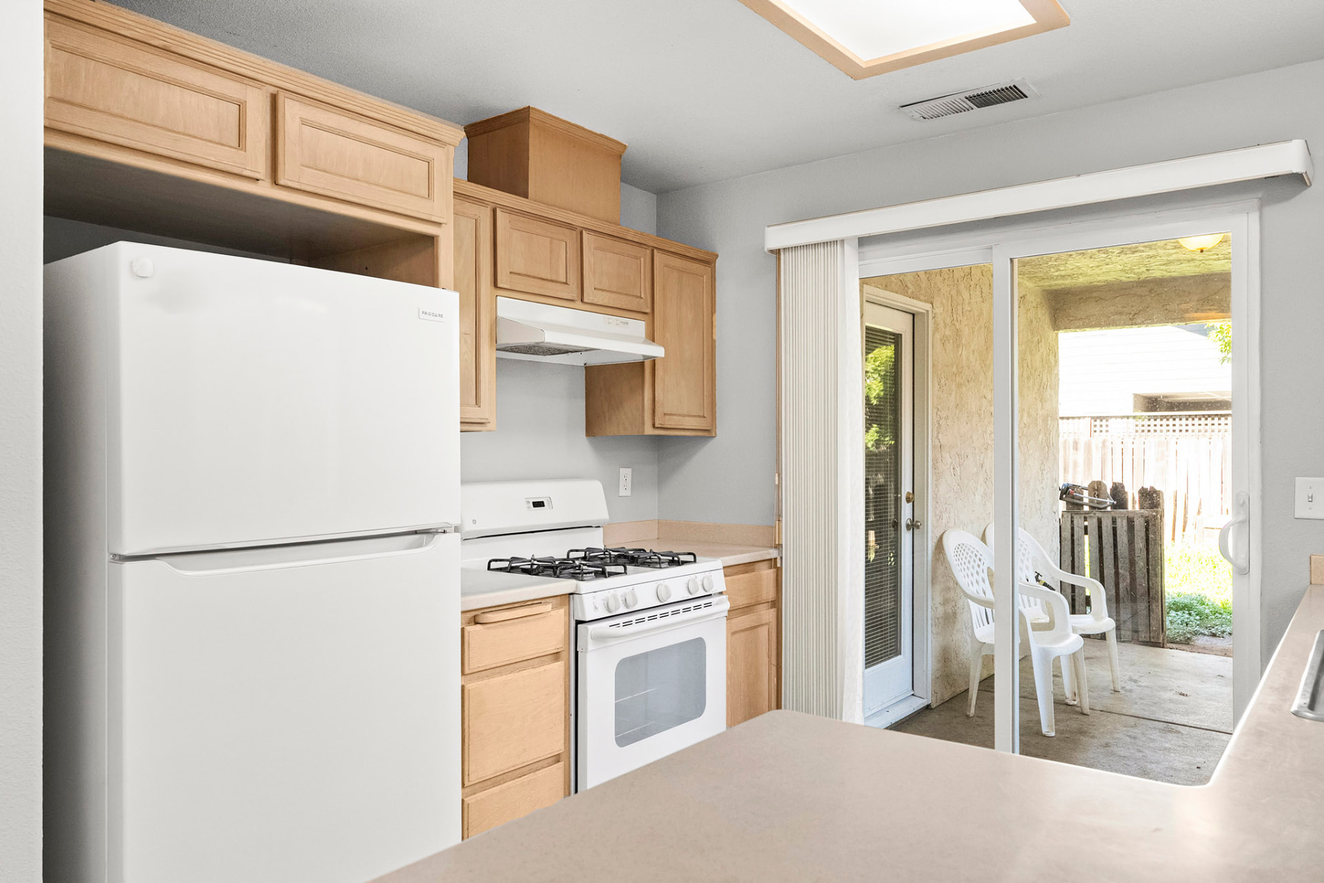Gas range, refrigerator, and slider to the covered patio