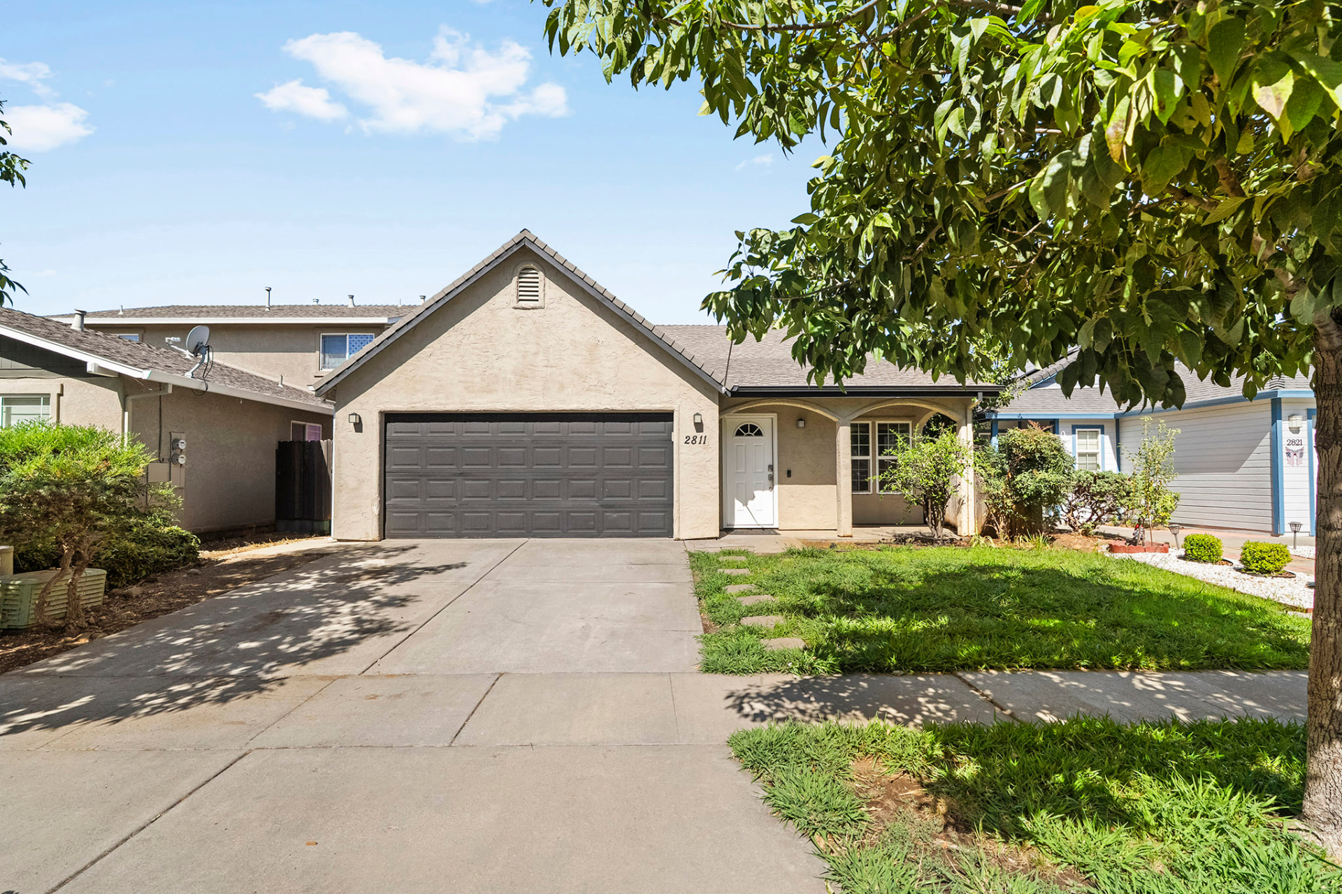 Front exterior of 2811 Vistamont Way